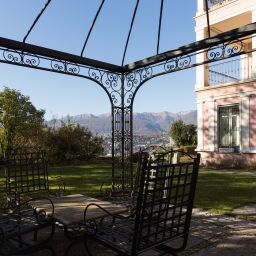 Gazebi su Misura: Come Scegliere il Gazebo Ideale per il Tuo Giardino Vista Lago